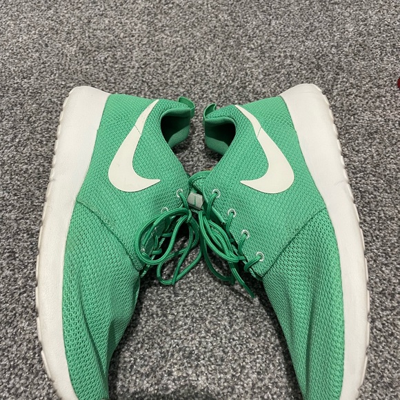 Nike Roshe Run Gamma Green 2017 size 11 - Picture 2 of 8